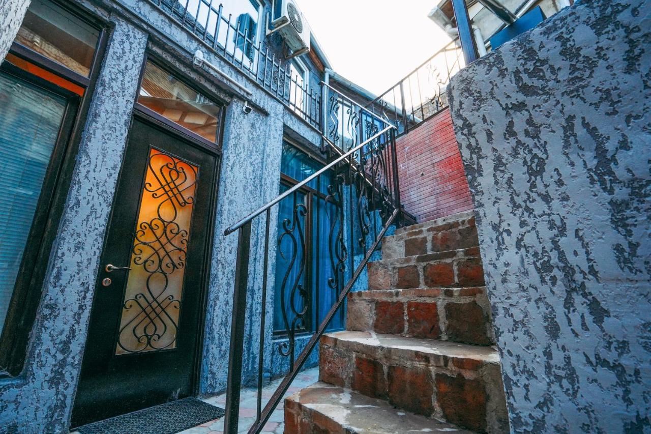 Second House Rustaveli شقة تبليسي