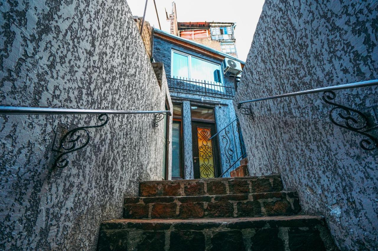 Second House Rustaveli شقة *